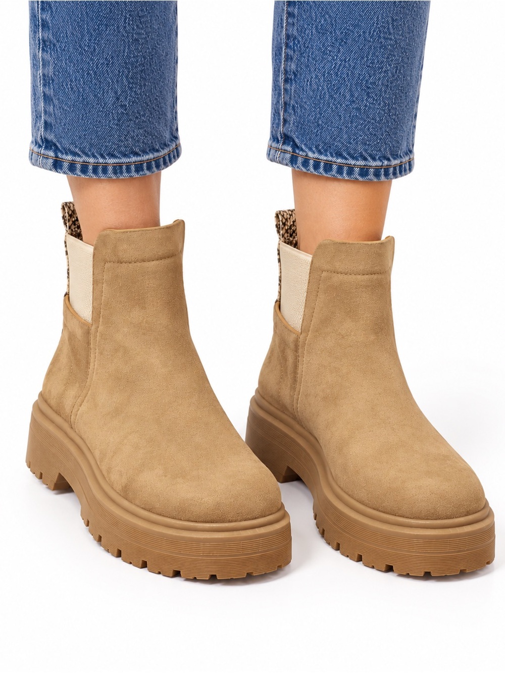 Qupid Chunky Sole Chelsea Boots | Size 36 (US 5.5)
